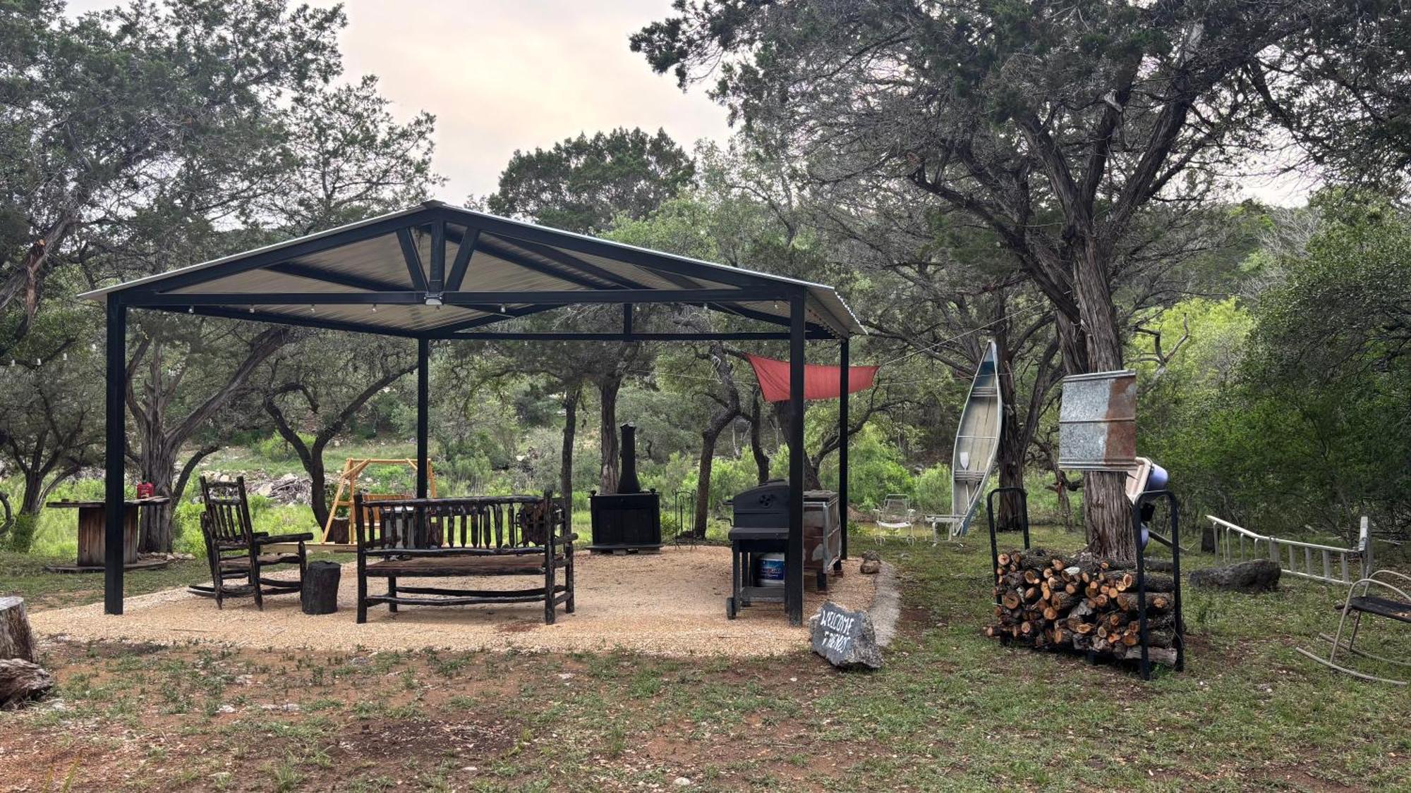 Tiny House - Our Little Piece Of Paradise Lakehills Bagian luar foto