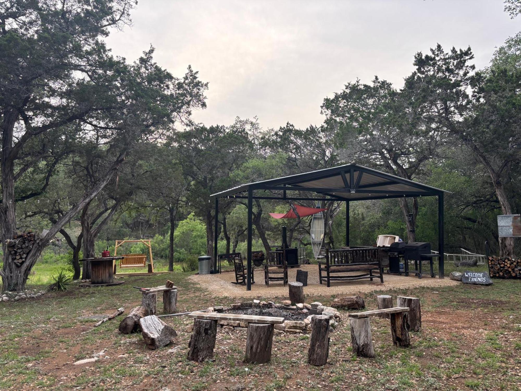 Tiny House - Our Little Piece Of Paradise Lakehills Bagian luar foto
