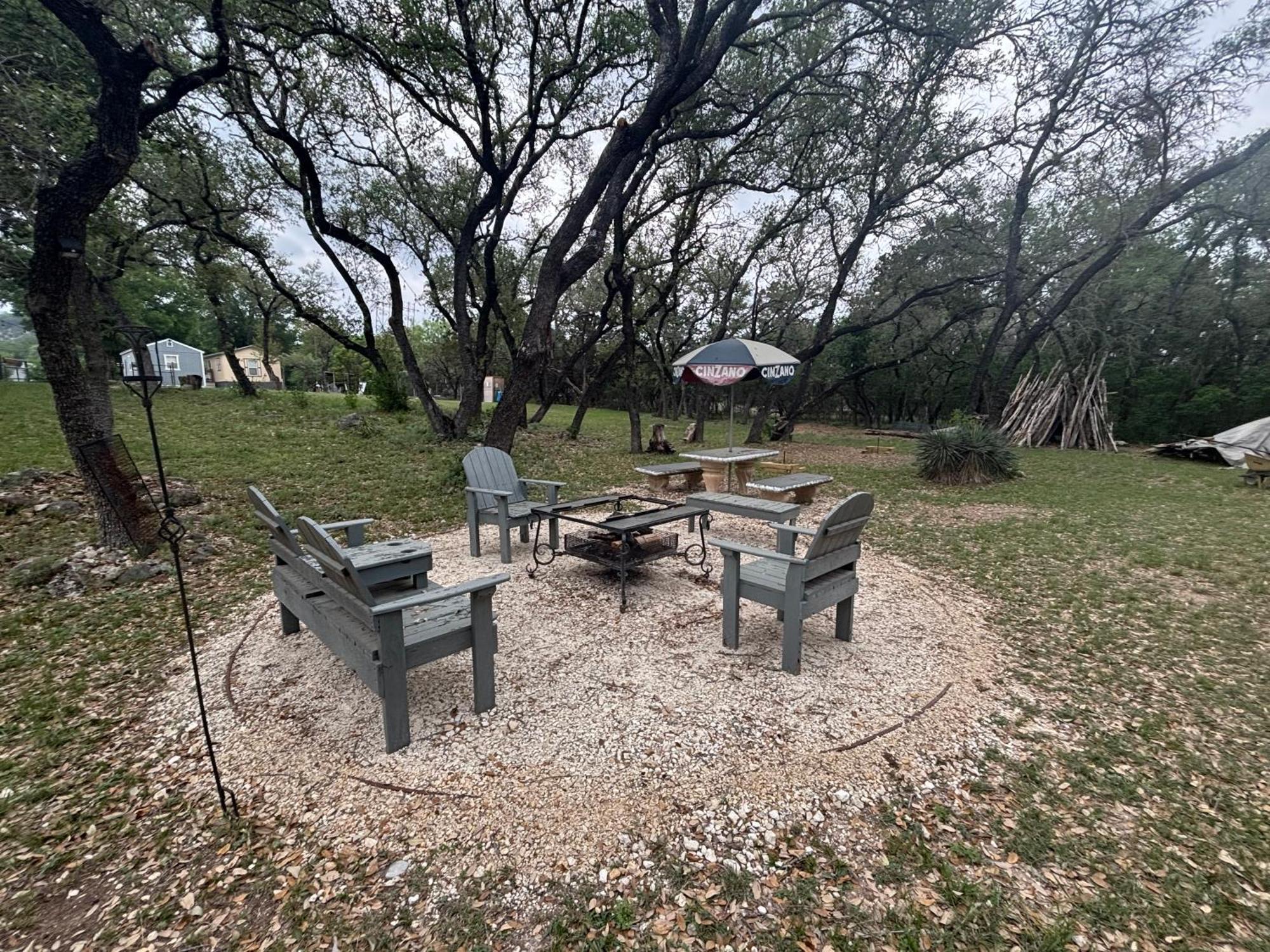 Tiny House - Our Little Piece Of Paradise Lakehills Bagian luar foto
